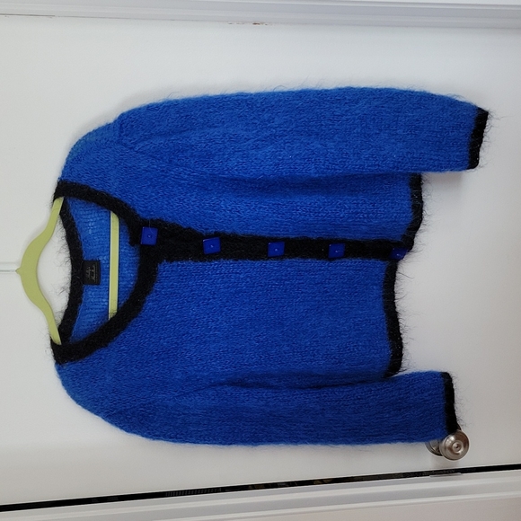 GORGEOUS VINTAGE HOLLY'S HANDKNIT SWEATER.  MADE IN ENGLAND. - Picture 4 of 16